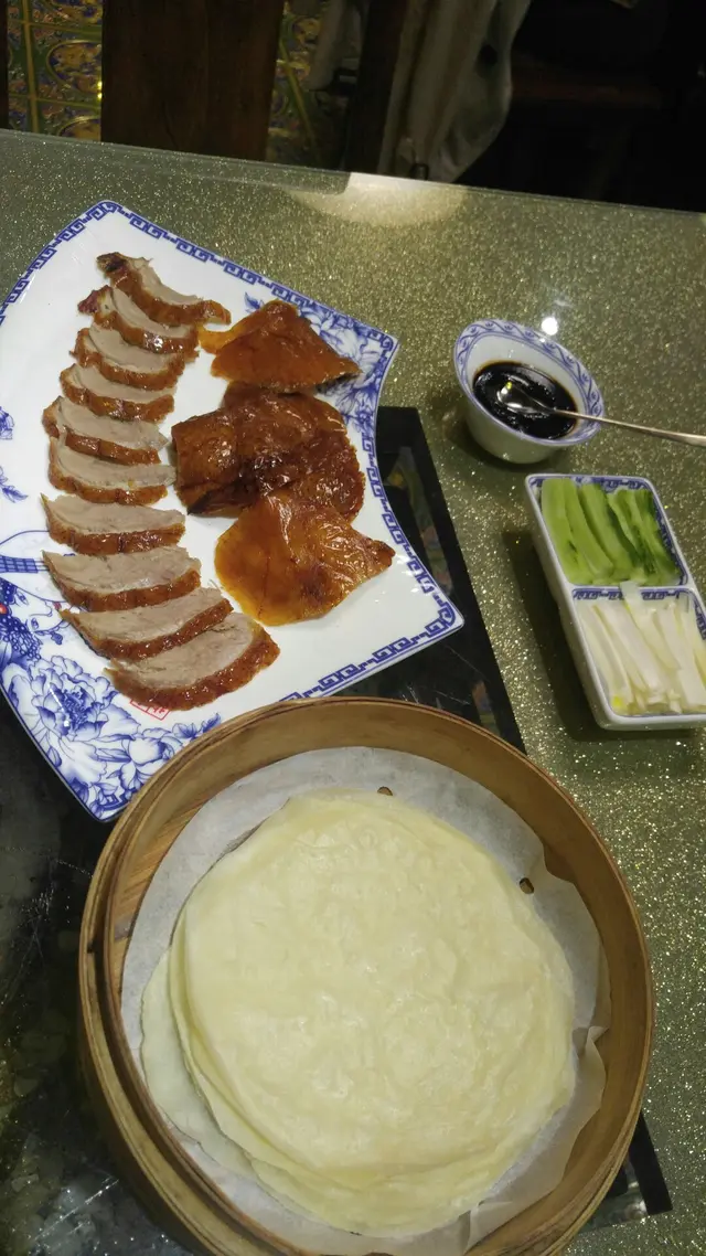 呢15塊野絕對唔值兩舊水!! 講堅酒樓仲好食過佢。頂啊～塊肉無咩油乾既仲要薄切!! 北京樓同老掌櫃好食勁多~ 被人話都咁講我令願粗粗地去酒樓食個198兩食仲有鴨架送飯!!!!!