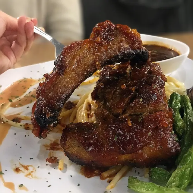 美國燒豬肋骨配黑椒汁