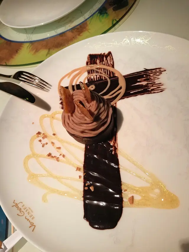 980套餐跟餐甜品 朗姆酒栗子饼配海盐焦糖汁