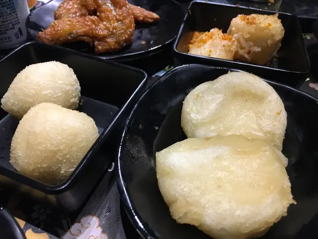 豆腐正常，榴槤有點怪，日式芝士年糕ok，