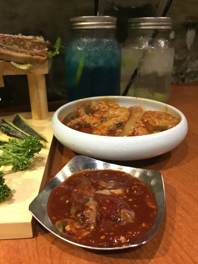 蠔食雜錦八爪魚套餐: 仁川直送辣醃生蠔