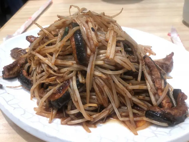 銀芽炒鱔糊