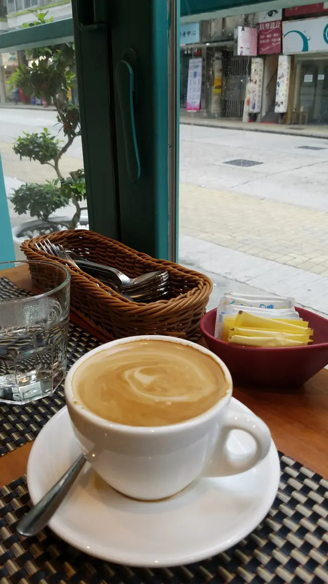 跟餐的熱即磨咖啡