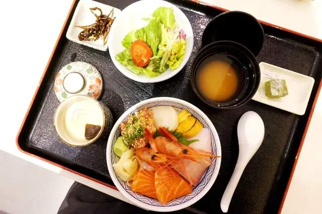 海鮮七色丼定食