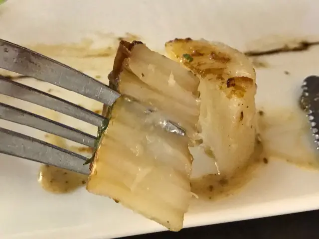 鮮帶子配黑醋汁