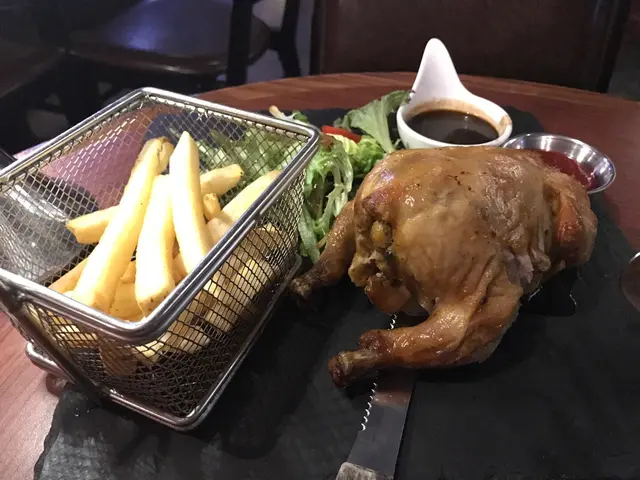 白豆釀燒春雞伴薯條