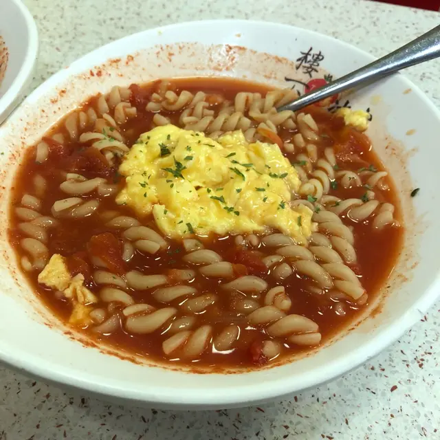 蕃茄牛乳炒蛋螺絲粉