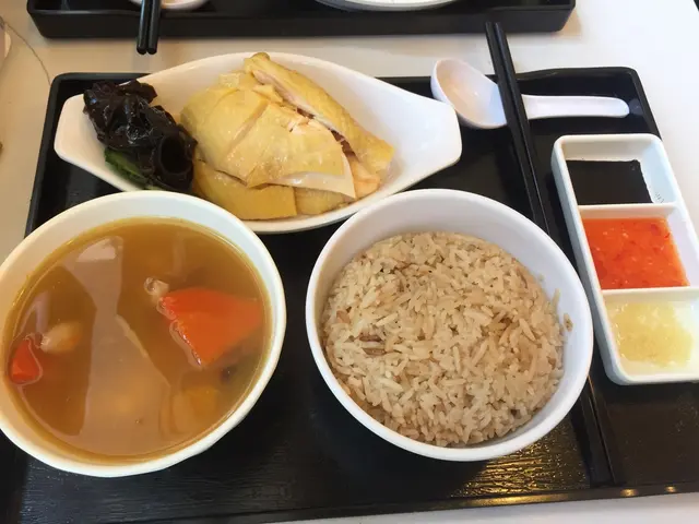 如要轉脾+$10, 今次是南瓜湯,足料、油飯香,雞夠滑
