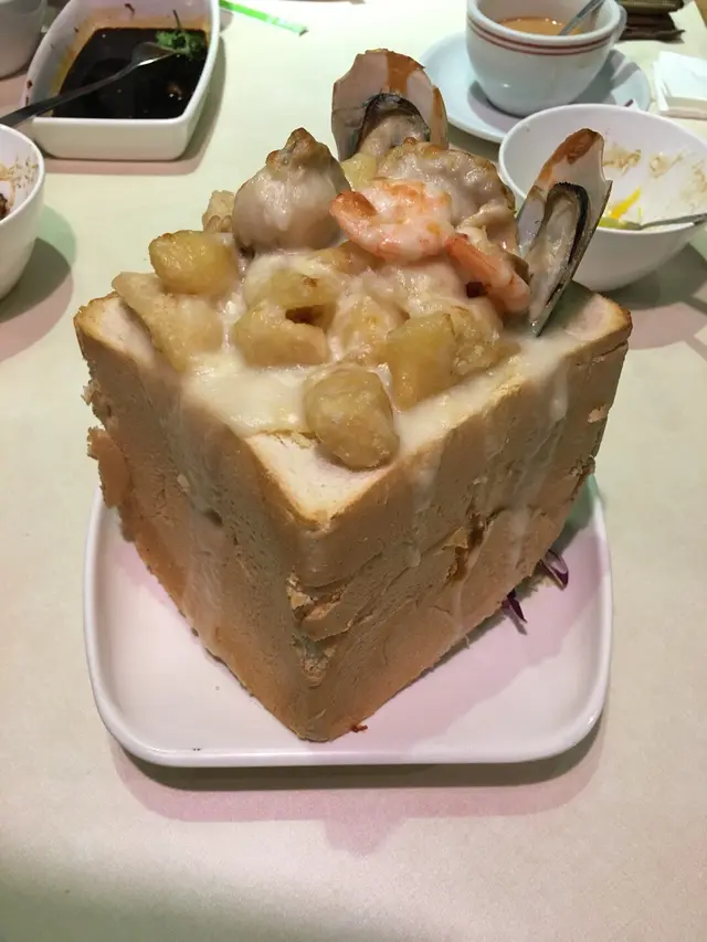 磚頭焗白汁芝士海鮮飯