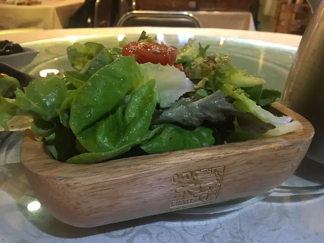 本地有機沙律菜伴芝麻醬