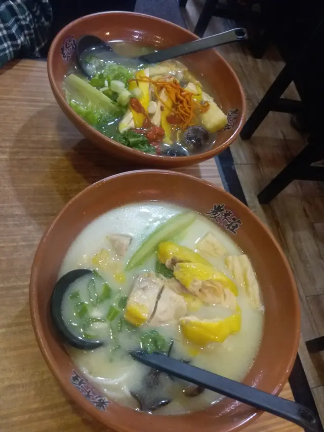 兩個都冇雞味,一個係椰汁味,一個係藥材味