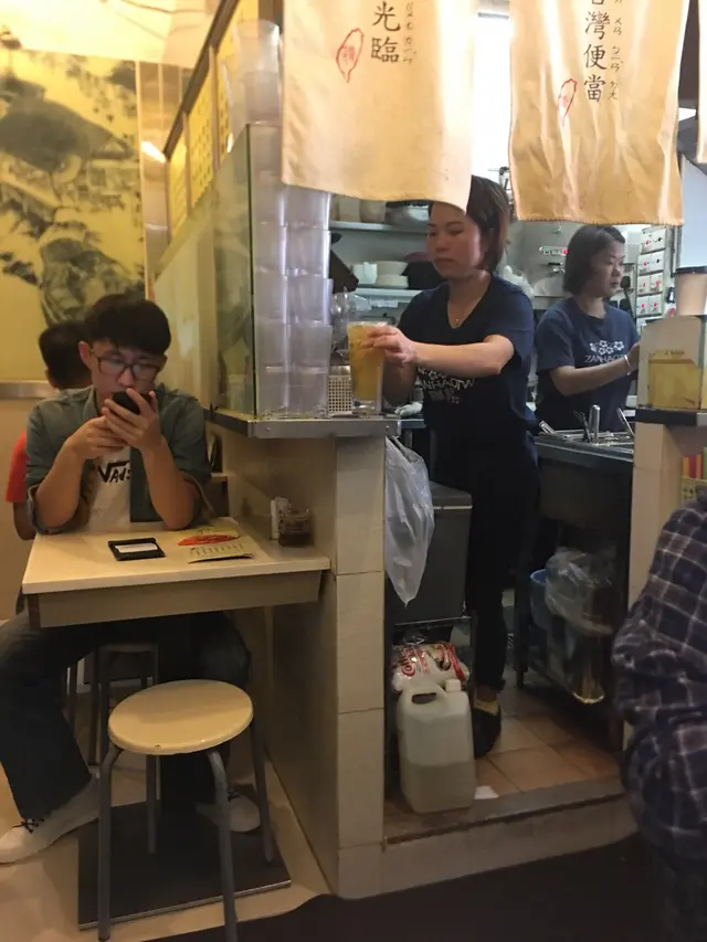 右邊個啊姐好無禮貌