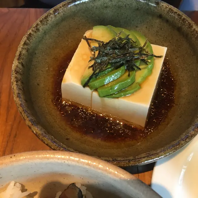 牛油果冷豆腐