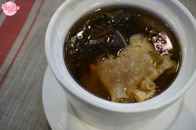 花膠烏雞香菇燉湯