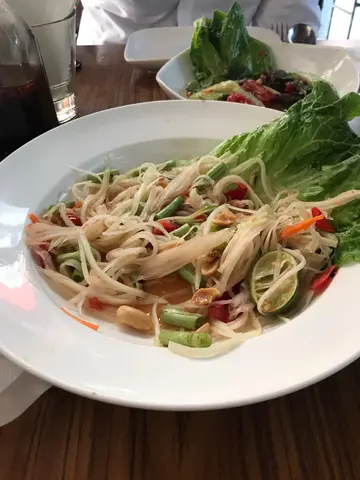 Green  papaya  salad