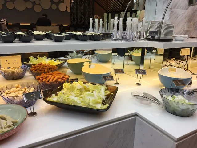 豬肉餃子, 獅子狗, 芝士腸, 娃娃菜, 冬瓜, 金菇, 蜂巢豆腐