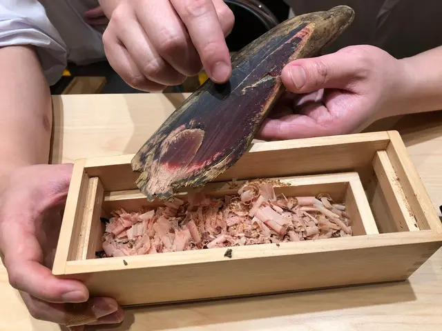 鰹魚風乾至堅硬如木頭