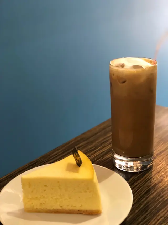 另外朋友選了日式芝士蛋糕、凍咖啡