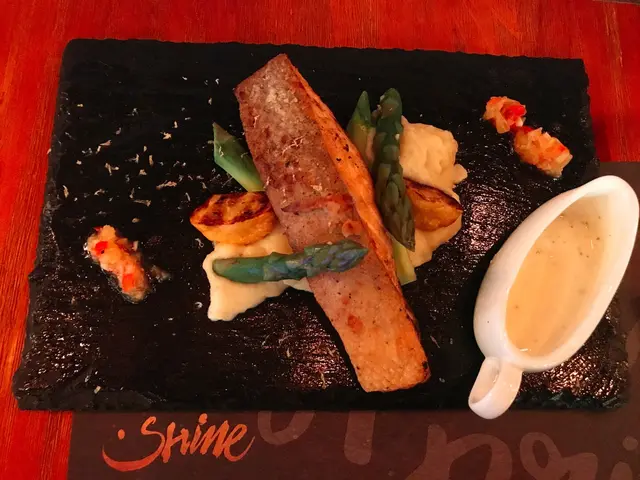 入邊係半生熟，如果唔鐘意可以叫拒全熟