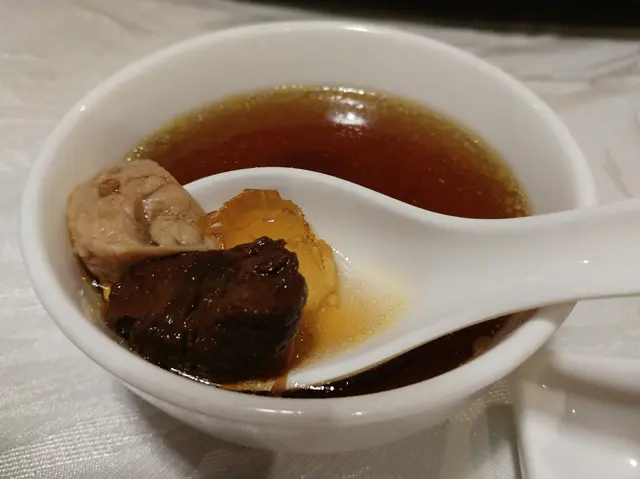 桃脂黑蒜螺頭燉雞