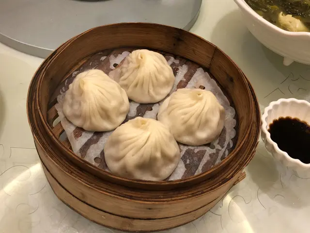 大家行完山都好肚餓,所以叫咗好多款菜色. 
小籠包皮簿多汁, 又大件,好抵食.
