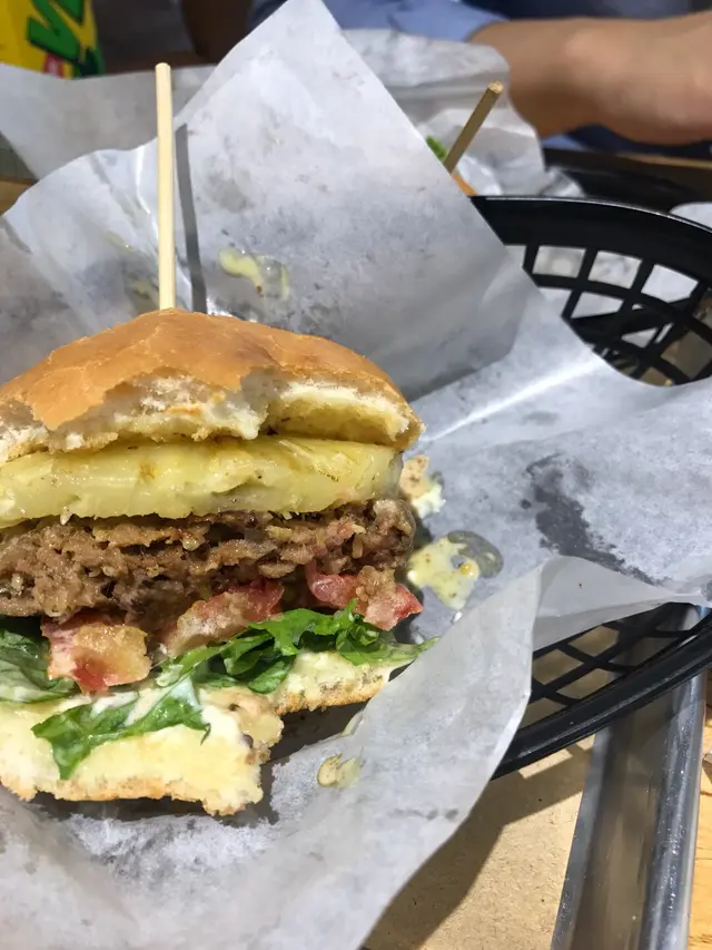 蜜糖芥辣菠蘿豬漢堡