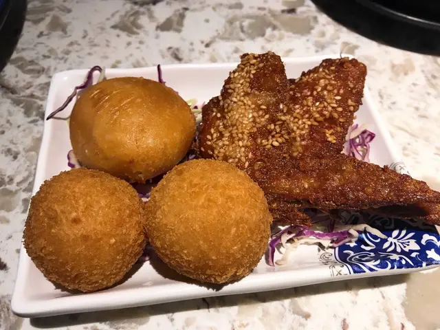 芝麻雞翼 + 榴連波波