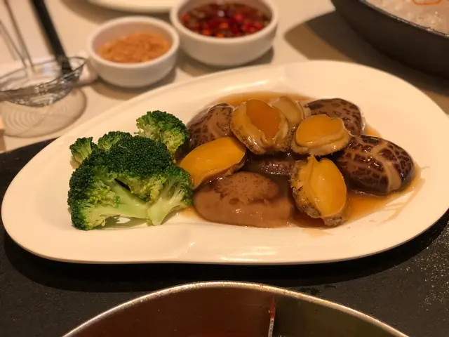 蠔皇扣鮑魚