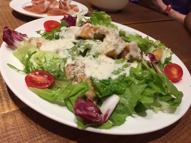 香草烤雞凱撒沙律