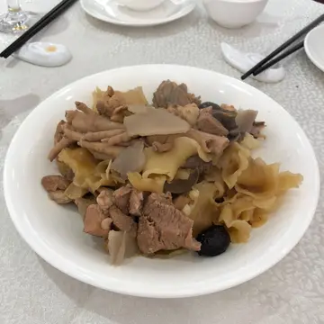 姬松茸花膠燉響螺湯