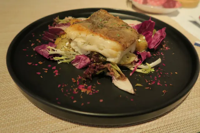 香煎比目魚配香檳玫瑰汁 