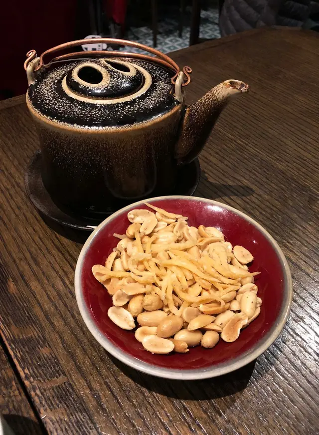 熱茶和餐前小食