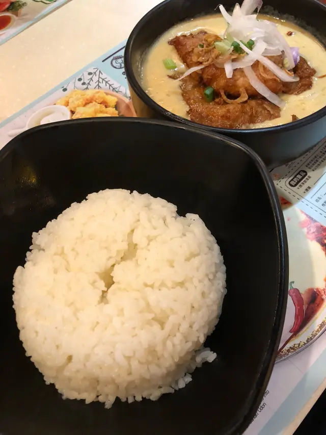 白咖喱香茅豬扒飯