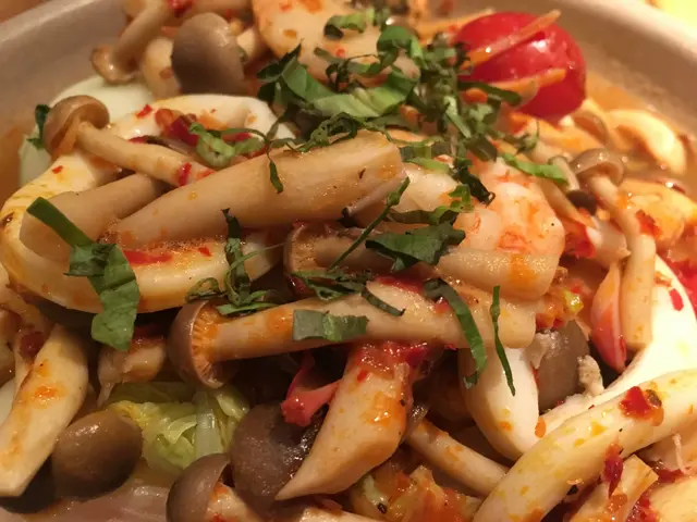 冬蔭海鮮湯浸娃娃菜