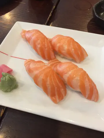 四件三文魚🍣