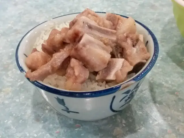 記得加豉油食，可以夾咗d排骨去碗仔才食，方便d~ 又熱又平又飽！未仲茶錢~