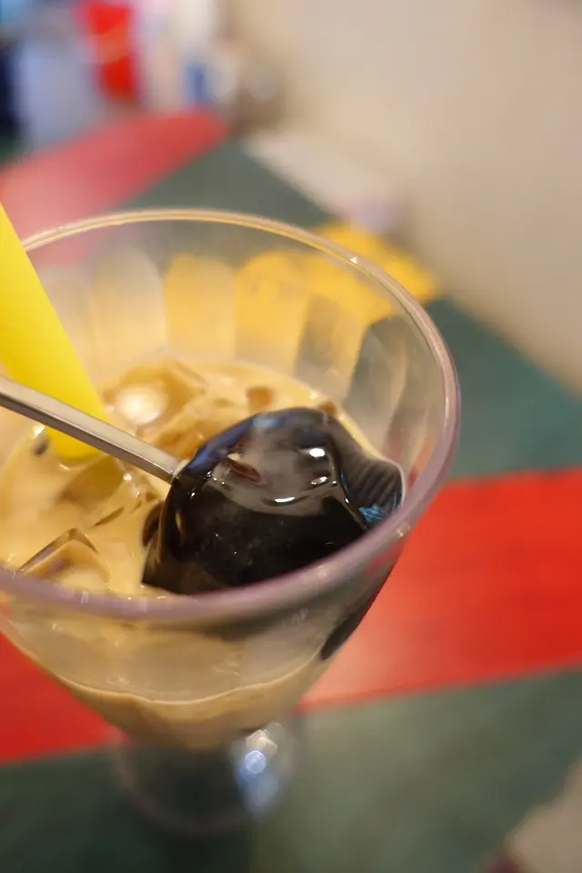 燒仙草質感軟滑，滑不留口！