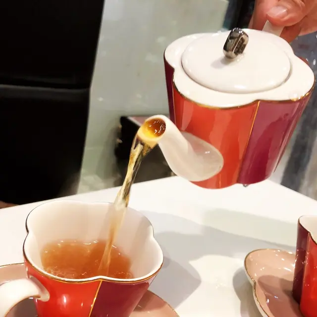 紅茶香味濃厚☕️,口感醇滑。大吉嶺茶 ( Darjeeling )本身也不是便宜,冰室也放了兩個茶包,確保足夠兩人享用。個人不會加奶,這樣才能感受到茶香及保留其深紅褐色。