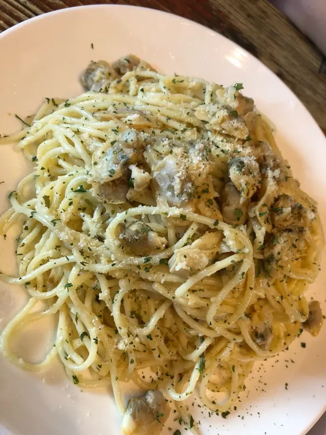 香蒜白酒蜆肉炒意粉