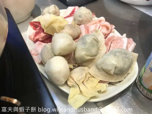 美國肥牛、豚肉片、豬頸肉、墨魚丸、貢丸、鮮蝦雲吞和爽口水餃等