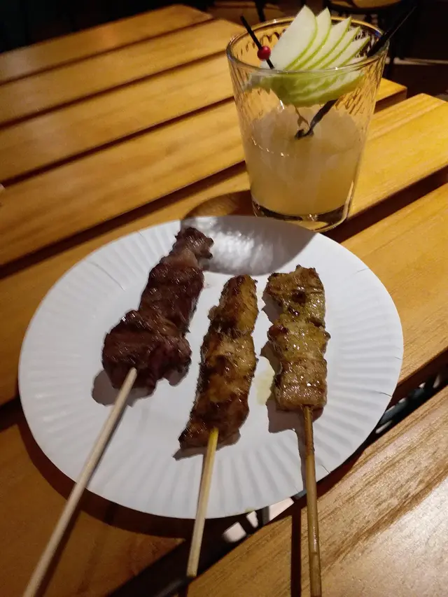 串燒 + 蘋果汁