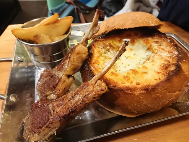 印式咖喱羊扒仔溶岩拉絲麵包