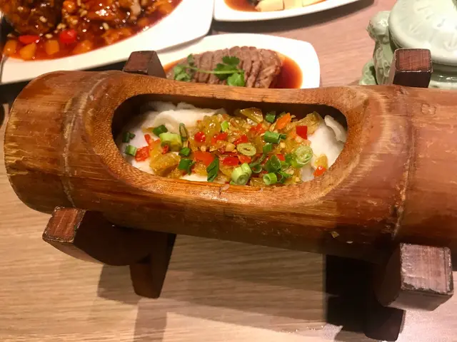 竹筒剁椒蒸魚片 