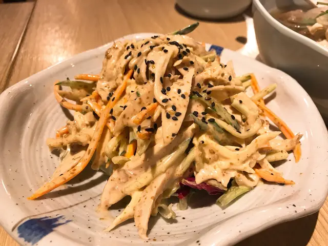 胡麻雞絲扎肉沙律