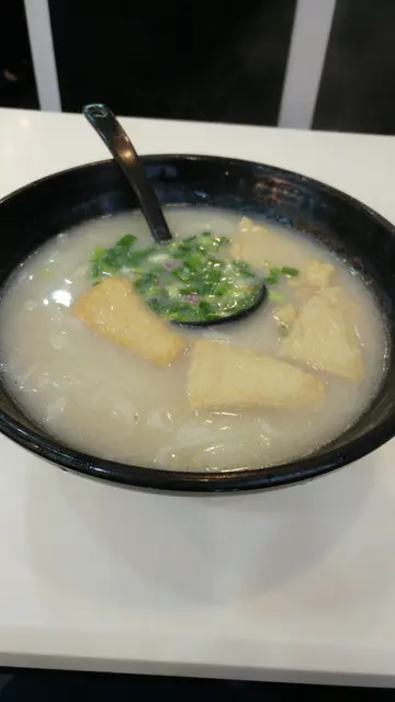 分量少，魚湯好淡而冇味，重點係侍應服務態度差