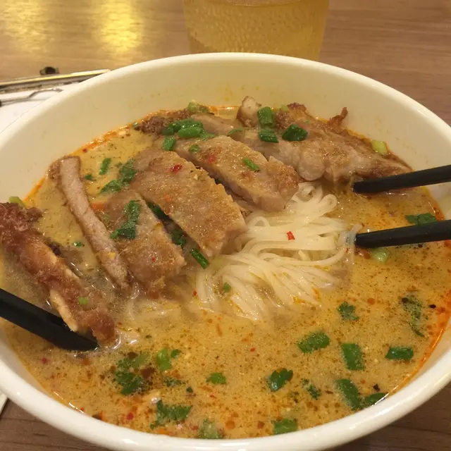 招牌香茅豬扒金邊粉