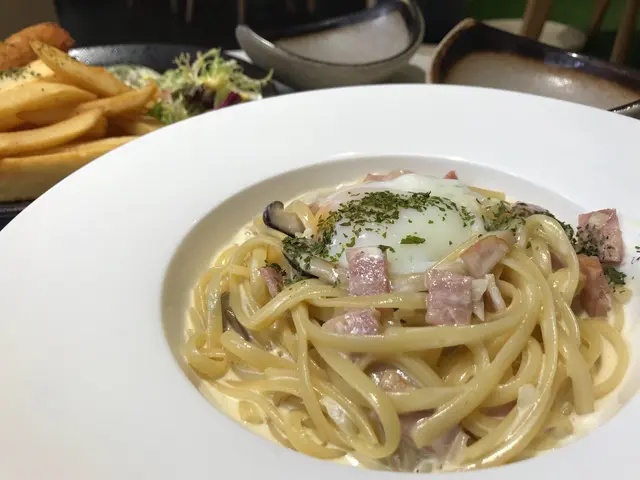 63度溫泉蛋卡邦尼意粉