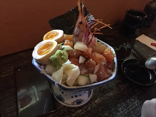 牡丹蝦雜魚角切刺身爆丼