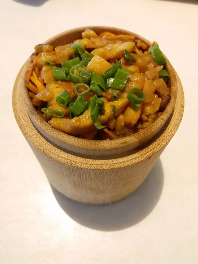 鮮摘蟲草花蒸滑雞飯
