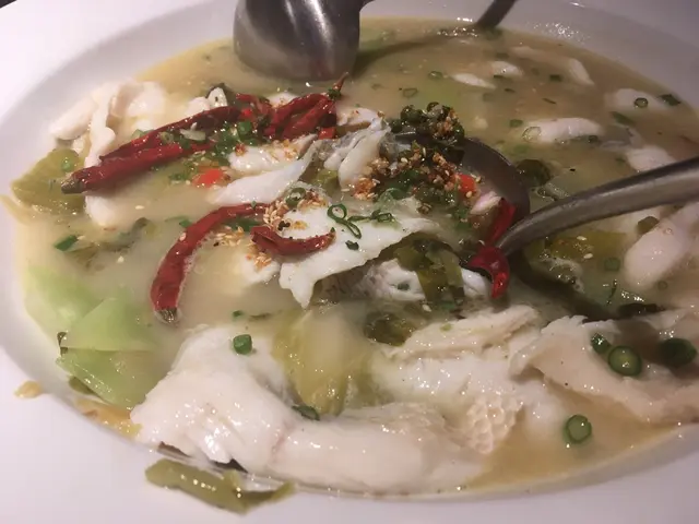 好多酸菜萵筍、魚又滑又薄